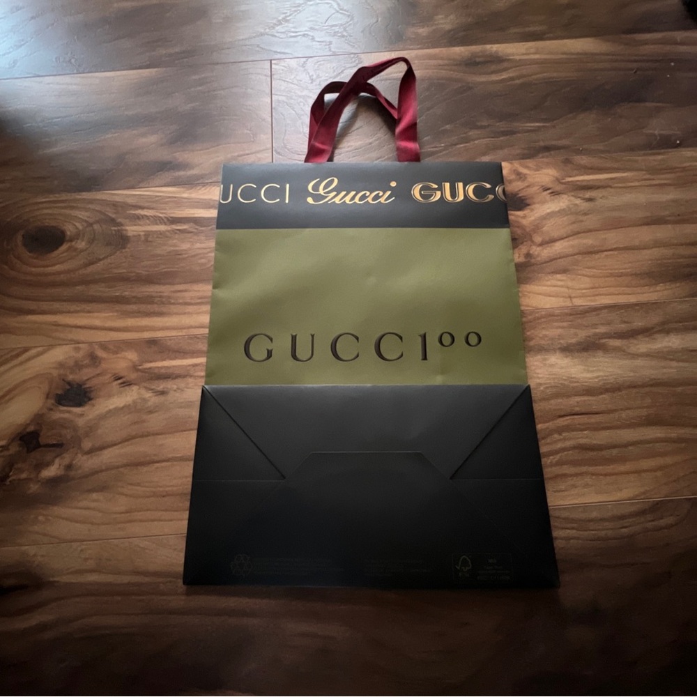 Authentic Gucci Shopping Bag. - Picture 3 of 6